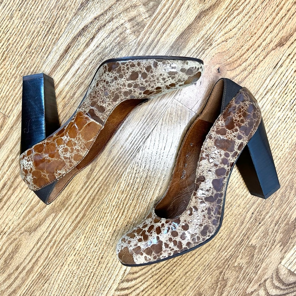 Donald J. Pliner Textured Leather Pumps 9